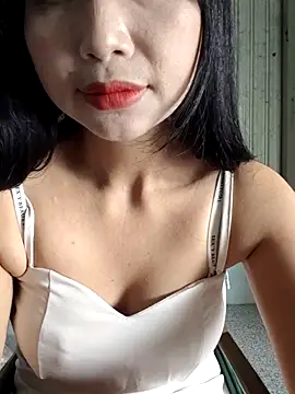 Snapshot of Elooise chatting on 07-27-26, 04:08 Elooise online show from 07-27-26, 04:08