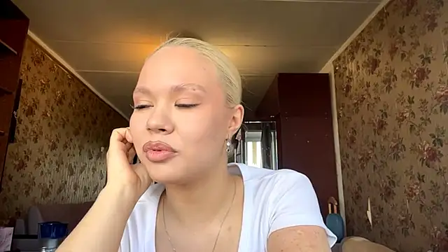 Snapshot of PeggieGrosjean chatting on 07-15-26, 11:06 PeggieGrosjean online show from 07-15-26, 11:06