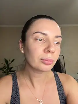 Snapshot of Hannapup chatting on 07-14-26, 06:14 Hannapup online show from 07-14-26, 06:14