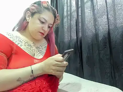 Snapshot of julymature chatting on 07-15-26, 01:40 julymature online show from 07-15-26, 01:40