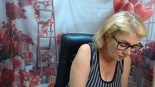 Snapshot of LindaSloboda chatting on 07-15-26, 01:18 LindaSloboda online show from 07-15-26, 01:18