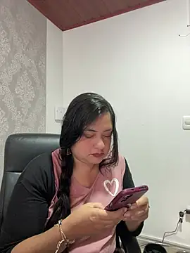 Snapshot of Antonella_Bernal chatting on 07-15-26, 02:13 Antonella Bernal online show from 07-15-26, 02:13