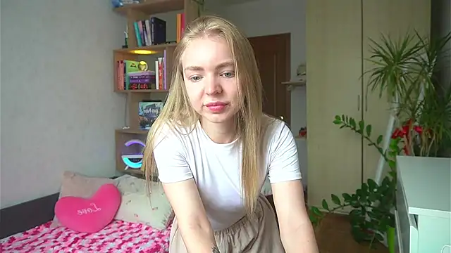 Snapshot of Emilyemmi chatting on 07-18-26, 07:28 Emilyemmi online show from 07-18-26, 07:28