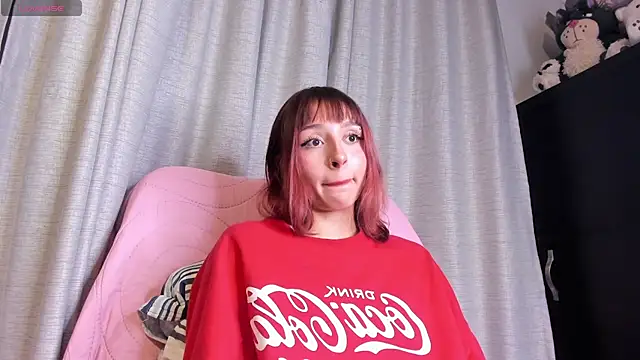 Snapshot of dafnne___ chatting on 07-17-26, 01:36 dafnne online show from 07-17-26, 01:36