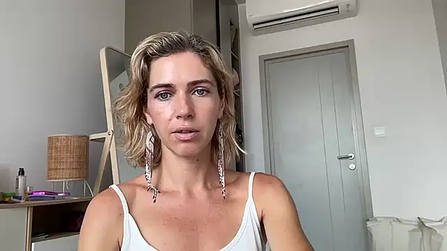 Snapshot of Joy_Adamson chatting on 07-22-26, 03:30 Joy Adamson online show from 07-22-26, 03:30