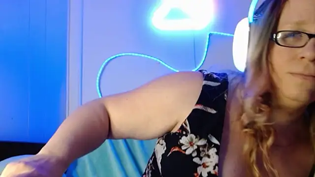 Snapshot of XxMs_StarzxX chatting on 01-17-25, 01:04 XxMs StarzxX online show from 01-17-25, 01:04