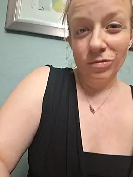 Snapshot of XxMs_StarzxX chatting on 02-14-25, 06:34 XxMs StarzxX online show from 02-14-25, 06:34