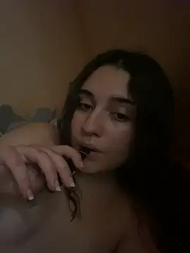 Snapshot of laylaabadeer chatting on 07-16-26, 11:51 laylaabadeer online show from 07-16-26, 11:51