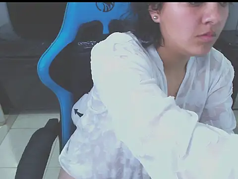 Snapshot of amalia_a chatting on 07-23-26, 06:26 amalia a online show from 07-23-26, 06:26