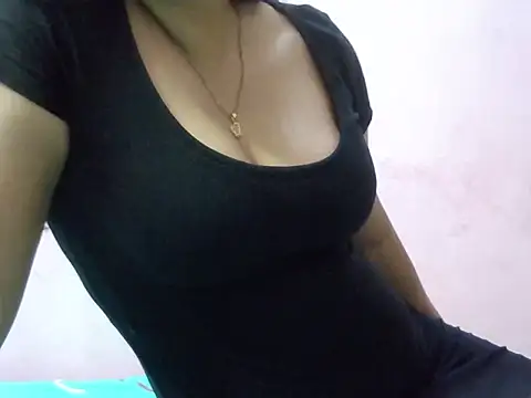 Snapshot of KIARA_THE__QUEEN chatting on 07-17-26, 01:52 KIARA THE QUEEN online show from 07-17-26, 01:52