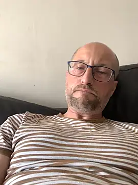 Snapshot of Rosbif69 chatting on 07-16-26, 02:14 Rosbif69 online show from 07-16-26, 02:14