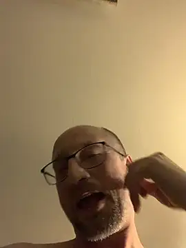 Snapshot of Rosbif69 chatting on 07-21-26, 11:17 Rosbif69 online show from 07-21-26, 11:17