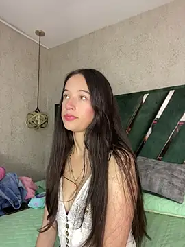 Snapshot of aly_16 chatting on 07-21-26, 01:34 aly 16 online show from 07-21-26, 01:34