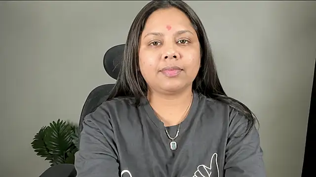 Snapshot of Varsha-ji767 chatting on 07-16-26, 07:55 Varsha-ji767 online show from 07-16-26, 07:55