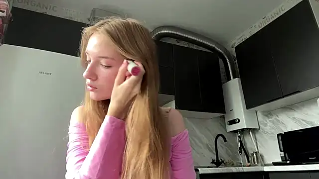 Snapshot of LuiseFurbeck chatting on 07-21-26, 06:04 LuiseFurbeck online show from 07-21-26, 06:04