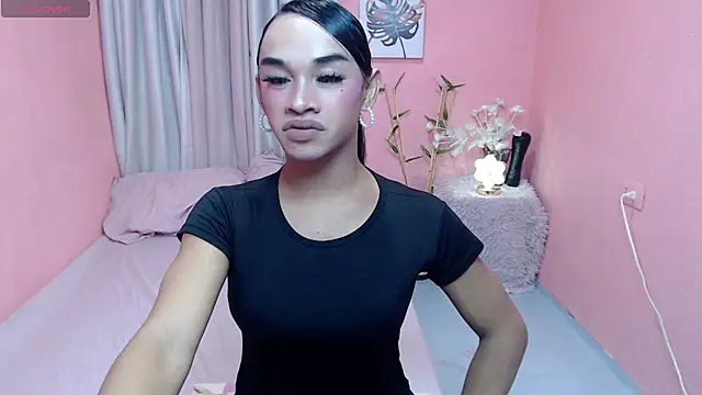 Snapshot of VivienneLuxe chatting on 07-21-26, 08:04 VivienneLuxe online show from 07-21-26, 08:04