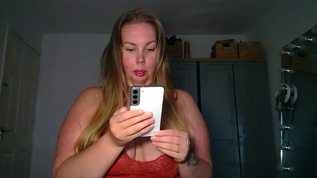 Snapshot of BecWilde chatting on 07-31-26, 07:22 BecWilde online show from 07-31-26, 07:22