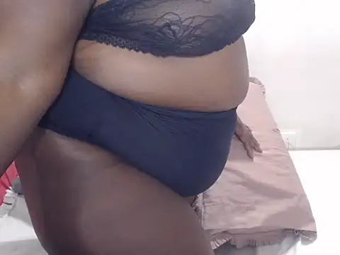 Snapshot of HoneyHipsx30 chatting on 07-23-26, 02:31 HoneyHipsx30 online show from 07-23-26, 02:31