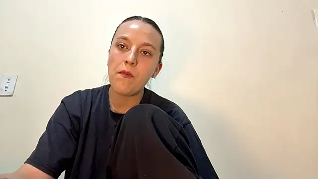 Snapshot of VeronicaFendt chatting on 07-22-26, 03:41 VeronicaFendt online show from 07-22-26, 03:41