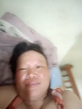Snapshot of Queenie9z chatting on 07-23-26, 04:43 Queenie9z online show from 07-23-26, 04:43