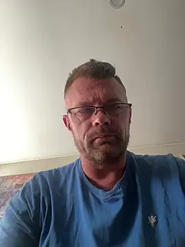 Snapshot of Alfredrolf chatting on 07-19-26, 11:07 Alfredrolf online show from 07-19-26, 11:07