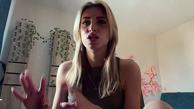 Snapshot of Rossy_S chatting on 07-23-26, 03:26 Rossy S online show from 07-23-26, 03:26