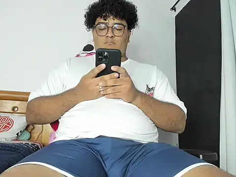 Snapshot of Kevinn_M chatting on 07-25-26, 02:52 Kevinn M online show from 07-25-26, 02:52