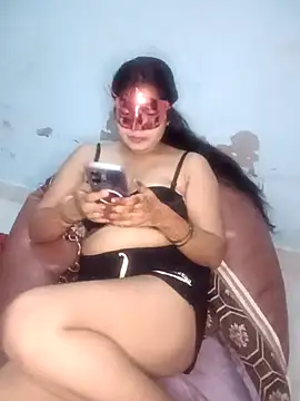 Snapshot of Komal_hot76 chatting on 07-30-26, 04:28 Komal hot76 online show from 07-30-26, 04:28
