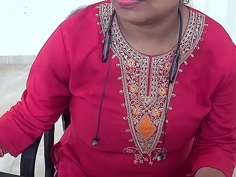 Snapshot of DivaLuv chatting on 07-21-26, 10:38 DivaLuv online show from 07-21-26, 10:38