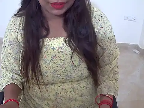 Snapshot of DivaLuv chatting on 07-22-26, 05:53 DivaLuv online show from 07-22-26, 05:53