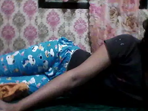 Snapshot of SexyLuna143 chatting on 07-24-26, 03:35 SexyLuna143 online show from 07-24-26, 03:35
