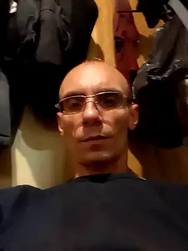 Snapshot of Andrei400308 chatting on 07-22-26, 02:02 Andrei400308 online show from 07-22-26, 02:02