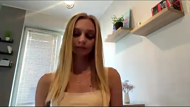 Snapshot of Lifeof_blonde chatting on 07-24-26, 05:09 Lifeof blonde online show from 07-24-26, 05:09