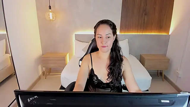 victoria vallmonte online show from 07-27-26, 12:12