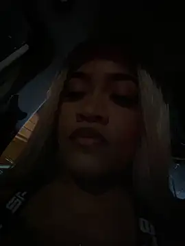 Snapshot of riri_brunnete chatting on 05-31-26, 04:29 riri brunnete online show from 05-31-26, 04:29