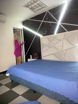 riri brunnete online show from 04-09-26, 04:14