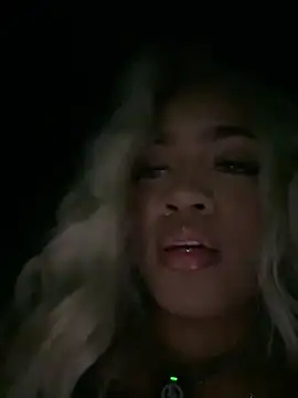 Snapshot of riri_brunnete chatting on 06-20-26, 04:17 riri brunnete online show from 06-20-26, 04:17