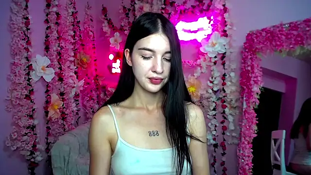 Lolli Bennet online show from 07-27-26, 07:15