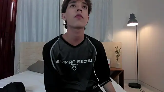 Snapshot of Eliosuff chatting on 07-25-26, 07:53 Eliosuff online show from 07-25-26, 07:53