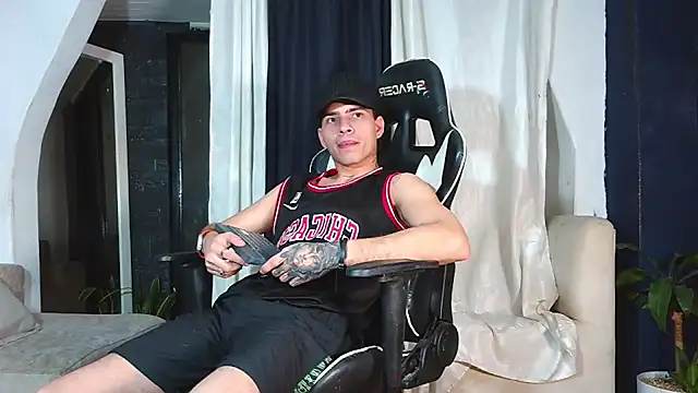 Dereek hott online show from 07-23-26, 07:49