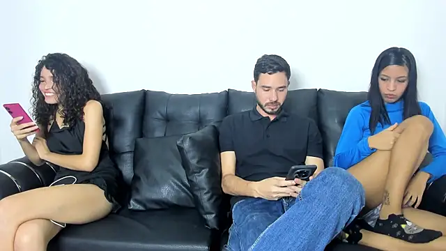 Snapshot of Royal_Threesome18 chatting on 07-24-26, 02:51 Royal Threesome18 online show from 07-24-26, 02:51