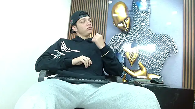 AlejoBussnek online show from 07-28-26, 12:12