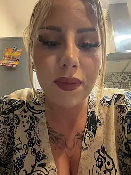 Snapshot of mila_kween chatting on 07-24-26, 10:17 mila kween online show from 07-24-26, 10:17