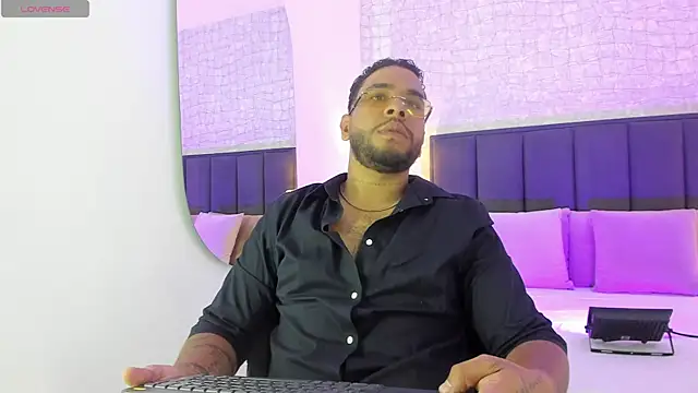 Snapshot of Jacksson_Miller_ chatting on 08-03-26, 10:03 Jacksson Miller online show from 08-03-26, 10:03