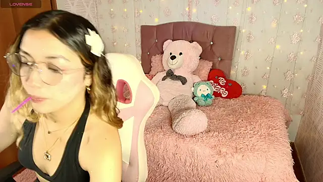 Ninafoxx258126 online show from 07-28-26, 02:08