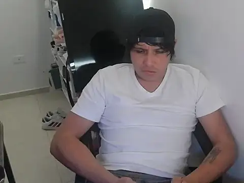 Snapshot of Davoosx chatting on 07-25-26, 06:36 Davoosx online show from 07-25-26, 06:36