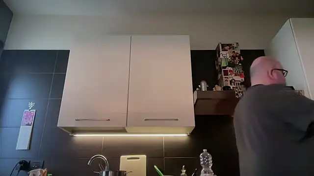 theitalianbear online show from 04-30-26, 07:59