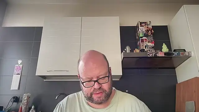 theitalianbear online show from 04-18-26, 06:49