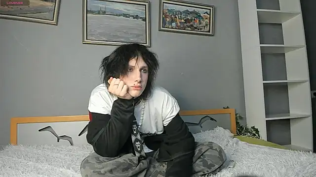 Snapshot of Ember_Vixen chatting on 07-25-26, 09:54 Ember Vixen online show from 07-25-26, 09:54