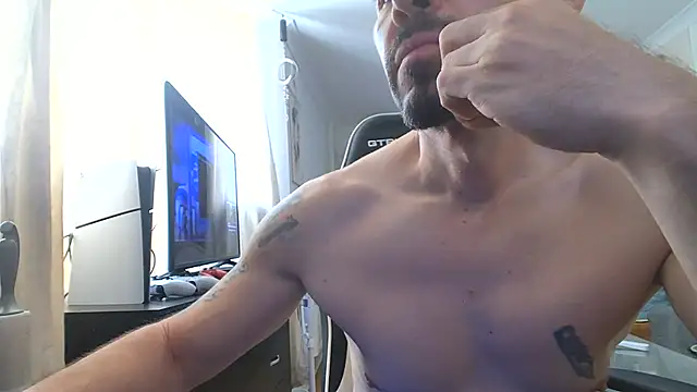 Snapshot of MagnumOpus2105 chatting on 07-26-26, 03:52 MagnumOpus2105 online show from 07-26-26, 03:52